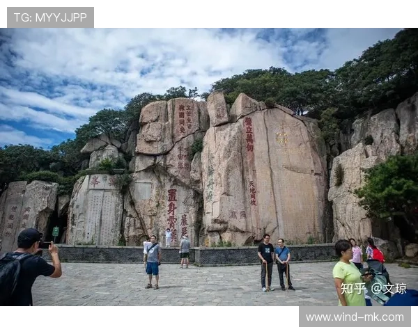 山东泰山景区上座率持续攀升 引发游客关注 山东泰山景区上座率持续攀升 引发游客关注